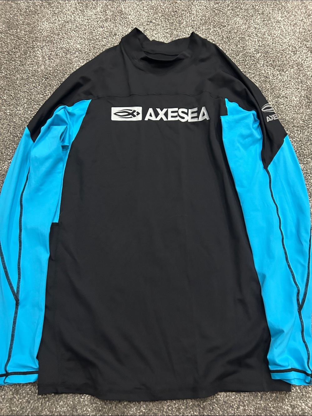 AXESEA Men’s Long-Sleeve Rash Guard Swim Top
